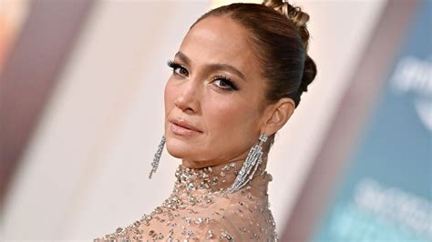 jennifer nue|Jennifer Lopez Posts Video of Her Bare.